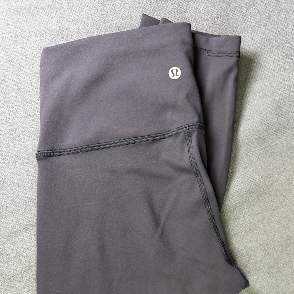 Lululemon Black Athletic Leggings full length Yoga Soccer Mom, Women’s Size 6. - Picture 2 of 4